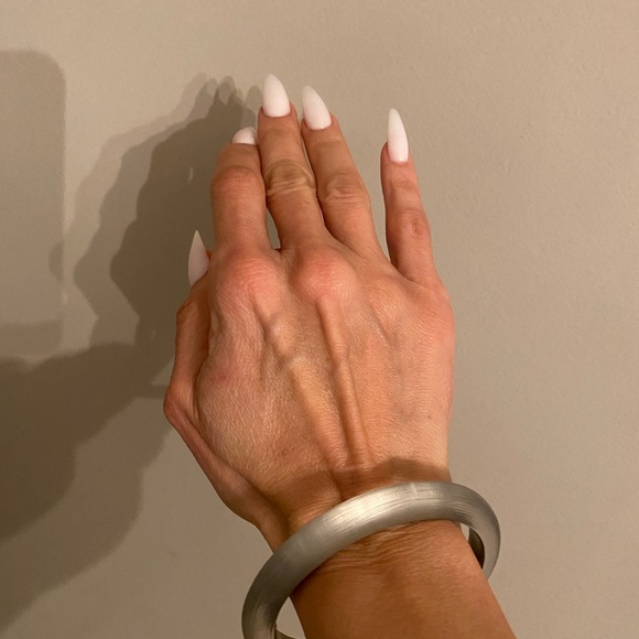 Chic Silver Bangle Bracelet - Picture 1 of 1